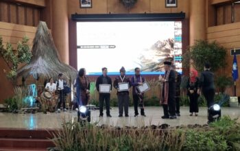 Kolaborasi Dosen UT Surabaya Sabet Anugerah Cakravidya Berkat Transformasi Fenomenal Pantai Galung