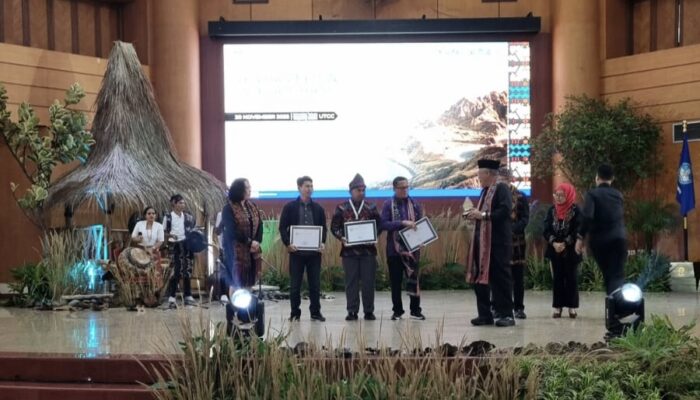 Kolaborasi Dosen UT Surabaya Sabet Anugerah Cakravidya Berkat Transformasi Fenomenal Pantai Galung
