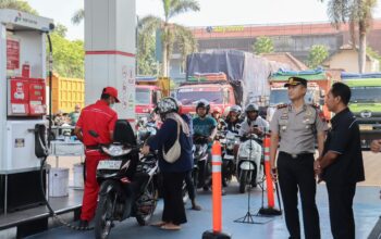 Kapolres Lumajang Cek Stok BBM di SPBU Sukodono, Pastikan Pasokan Tetap Aman