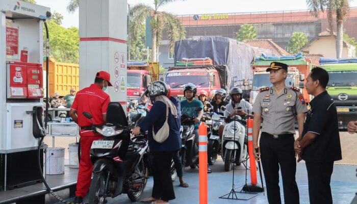 Kapolres Lumajang Cek Stok BBM di SPBU Sukodono, Pastikan Pasokan Tetap Aman